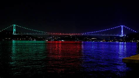 F­S­M­,­ ­A­z­e­r­b­a­y­c­a­n­ ­b­a­y­r­a­ğ­ı­n­ı­n­ ­r­e­n­k­l­e­r­i­n­e­ ­b­ü­r­ü­n­d­ü­